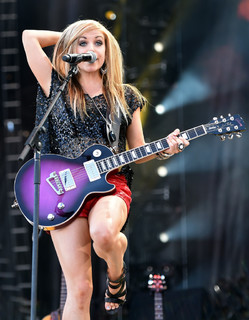 Lindsay Ell feet photo 8