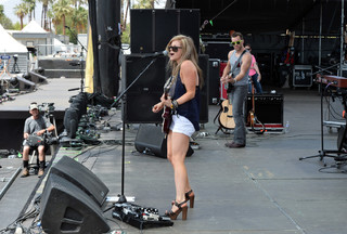 Lindsay Ell feet photo 5