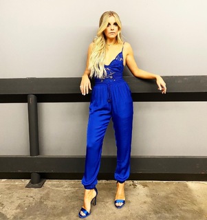 Lindsay Ell feet photo 16