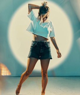 Lindsay Ell feet photo 13