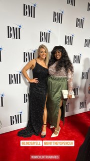 Lindsay Ell feet photo 2