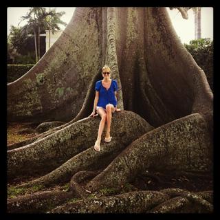 Lindsay Ellingson feet photo thumbnail