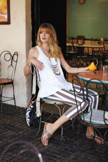 Lindsay Ellingson feet photo thumbnail