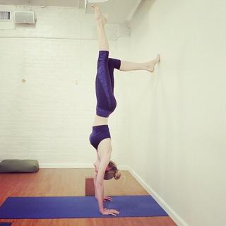 Lindsay Ellingson feet photo thumbnail