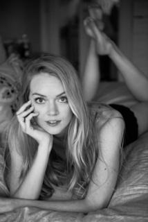 Lindsay Ellingson feet photo thumbnail