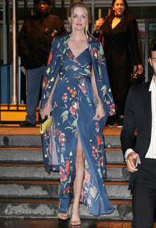 Lindsay Ellingson feet photo thumbnail