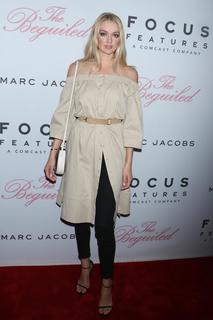 Lindsay Ellingson feet photo thumbnail