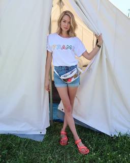 Lindsay Ellingson feet photo thumbnail