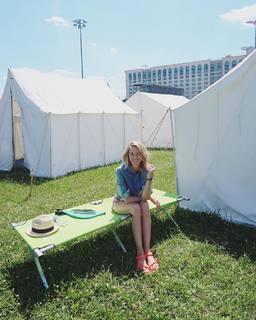 Lindsay Ellingson feet photo thumbnail