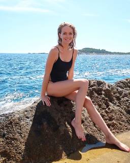 Lindsay Ellingson feet photo thumbnail