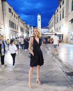 Lindsay Ellingson feet photo thumbnail