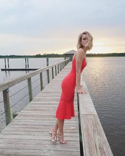 Lindsay Ellingson feet photo thumbnail