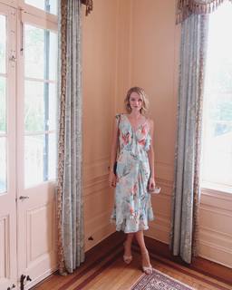 Lindsay Ellingson feet photo thumbnail