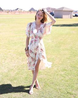 Lindsay Ellingson feet photo thumbnail