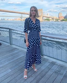 Lindsay Ellingson feet photo thumbnail