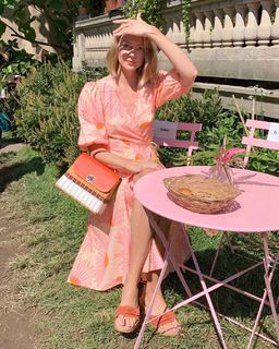 Lindsay Ellingson feet photo thumbnail