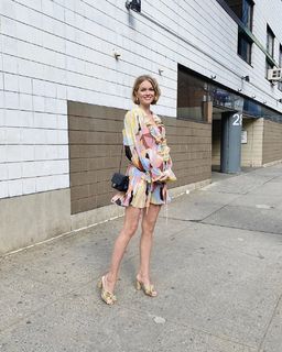 Lindsay Ellingson feet photo thumbnail