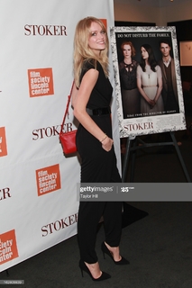 Lindsay Ellingson feet photo thumbnail