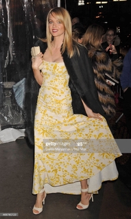 Lindsay Ellingson feet photo thumbnail