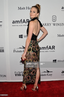 Lindsay Ellingson feet photo thumbnail