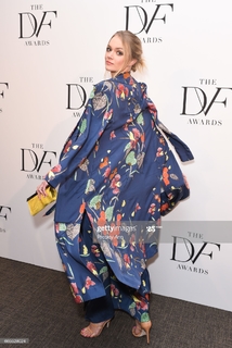 Lindsay Ellingson feet photo thumbnail