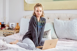 Lindsay Ellingson feet photo thumbnail