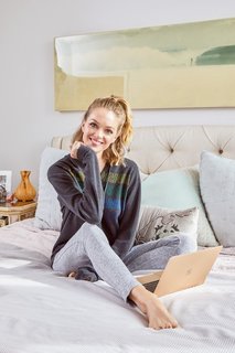 Lindsay Ellingson feet photo thumbnail