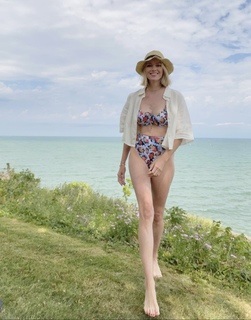 Lindsay Ellingson feet photo thumbnail