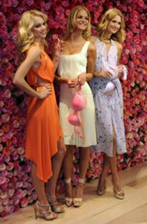 Lindsay Ellingson feet photo thumbnail