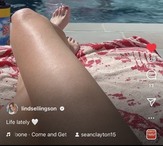 Lindsay Ellingson feet photo thumbnail