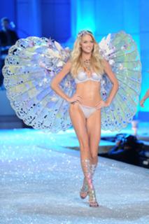 Lindsay Ellingson feet photo thumbnail