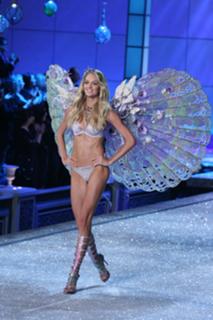 Lindsay Ellingson feet photo thumbnail