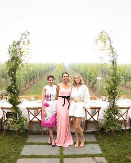 Lindsay Ellingson feet photo thumbnail