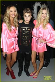 Lindsay Ellingson feet photo thumbnail