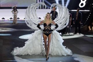 Lindsay Ellingson feet photo thumbnail