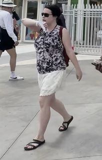 Lindsay Ellis feet photo 11
