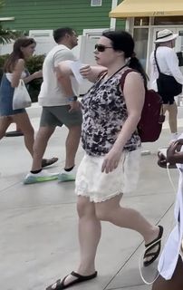 Lindsay Ellis feet photo 2