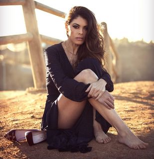 Lindsay Hartley feet photo 7