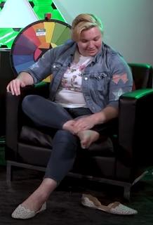 Lindsay Jones feet photo 3