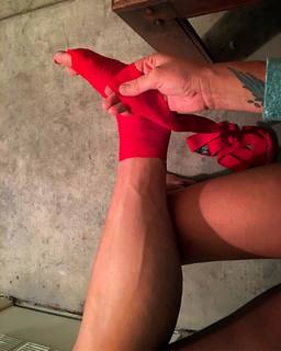 Lindsay Kay Hayward feet photo 9
