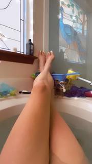 Lindsay Kay Hayward feet photo 4