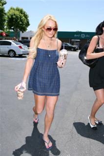 Lindsay Lohan feet photo thumbnail