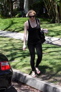 Lindsay Lohan feet photo thumbnail