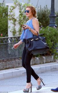 Lindsay Lohan feet photo thumbnail