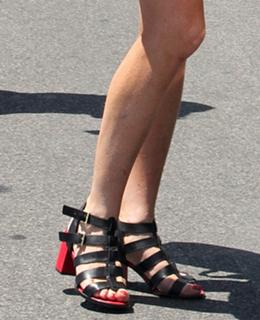 Lindsay Lohan feet photo thumbnail