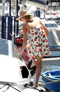 Lindsay Lohan feet photo thumbnail