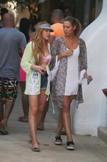 Lindsay Lohan feet photo thumbnail