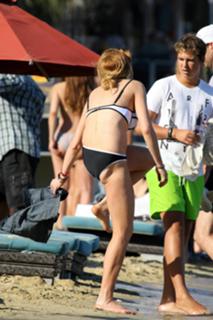 Lindsay Lohan feet photo thumbnail