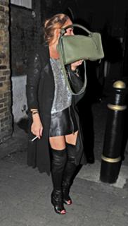 Lindsay Lohan feet photo thumbnail