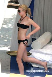 Lindsay Lohan feet photo thumbnail
